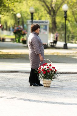 Petropavlovsk 7 Mayıs 2016: Resmi tatil. Defender'ı vatan günün Kazakistan'da 7 Mayıs kutladı. Asker ve askeri. Toplu kutlamalar insanlar.