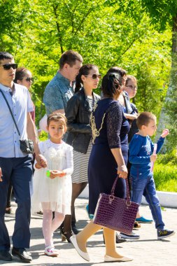 Shymkent, Kazakistan 9 Mayıs 2017: Ölümsüz alayı. Halk festivaller insan. Büyük Vatanseverlik Savaşı 1941-1945, Kızıl Ordu ve Sovyet halkının Zafer Bayramı.