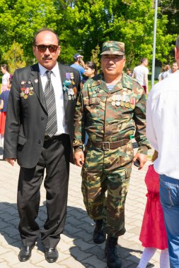 Shymkent, Kazakistan 9 Mayıs 2017: Ölümsüz alayı. Halk festivaller insan. Büyük Vatanseverlik Savaşı 1941-1945, Kızıl Ordu ve Sovyet halkının Zafer Bayramı.