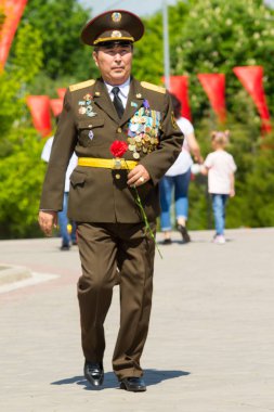 Shymkent, Kazakistan 9 Mayıs 2017: Ölümsüz alayı. Halk festivaller insan. Büyük Vatanseverlik Savaşı 1941-1945, Kızıl Ordu ve Sovyet halkının Zafer Bayramı.