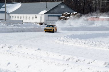 Petropavlovsk, Kazakistan - 6 Mart 2016: Fincan Urallar, Sibirya ve Kazakistan kış parça yarış. Yarış pisti Bishkul Kuzey Kazakistan 2016.