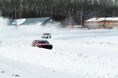 Petropavlovsk, Kazakistan - 6 Mart 2016: Fincan Urallar, Sibirya ve Kazakistan kış parça yarış. Yarış pisti Bishkul Kuzey Kazakistan 2016.