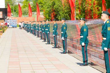 Shymkent, Kazakistan 9 Mayıs 2017: Ölümsüz alayı. Halk festivaller insan. Büyük Vatanseverlik Savaşı 1941-1945, Kızıl Ordu ve Sovyet halkının Zafer Bayramı.