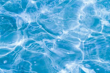 Su havuzu arka planda