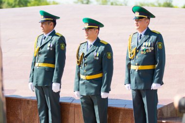 Shymkent, Kazakistan 9 Mayıs 2017: Ölümsüz alayı. Halk festivaller insan. Büyük Vatanseverlik Savaşı 1941-1945, Kızıl Ordu ve Sovyet halkının Zafer Bayramı.
