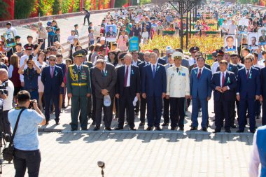 Shymkent, Kazakistan 9 Mayıs 2017: Ölümsüz alayı. Halk festivaller insan. Büyük Vatanseverlik Savaşı 1941-1945, Kızıl Ordu ve Sovyet halkının Zafer Bayramı.