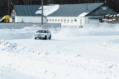 Petropavlovsk, Kazakistan - 6 Mart 2016: Fincan Urallar, Sibirya ve Kazakistan kış parça yarış. Yarış pisti Bishkul Kuzey Kazakistan 2016.