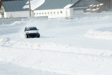 Petropavlovsk, Kazakistan - 6 Mart 2016: Fincan Urallar, Sibirya ve Kazakistan kış parça yarış. Yarış pisti Bishkul Kuzey Kazakistan 2016.