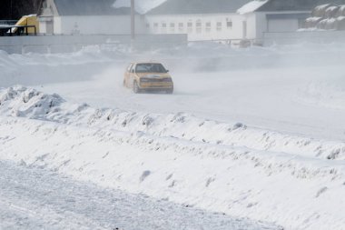 Petropavlovsk, Kazakistan - 6 Mart 2016: Fincan Urallar, Sibirya ve Kazakistan kış parça yarış. Yarış pisti Bishkul Kuzey Kazakistan 2016.