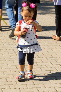 Shymkent, Kazakistan 9 Mayıs 2017: Ölümsüz alayı. Halk festivaller insan. Büyük Vatanseverlik Savaşı 1941-1945, Kızıl Ordu ve Sovyet halkının Zafer Bayramı.