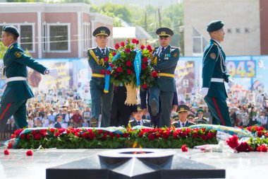 Shymkent, Kazakistan 9 Mayıs 2017: Ölümsüz alayı. Halk festivaller insan. Büyük Vatanseverlik Savaşı 1941-1945, Kızıl Ordu ve Sovyet halkının Zafer Bayramı.
