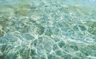 Su havuzu arka planda