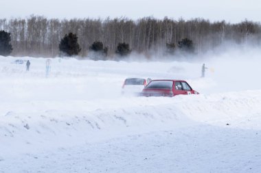 Petropavlovsk, Kazakistan - 6 Mart 2016: Fincan Urallar, Sibirya ve Kazakistan kış parça yarış. Yarış pisti Bishkul Kuzey Kazakistan 2016.