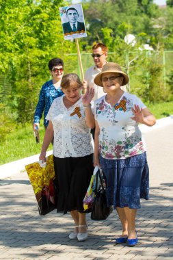 Shymkent, Kazakistan 9 Mayıs 2017: Ölümsüz alayı. Halk festivaller insan. Büyük Vatanseverlik Savaşı 1941-1945, Kızıl Ordu ve Sovyet halkının Zafer Bayramı.