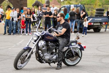 Shymkent, Kazakistan - 15 Şubat 2017: Motosiklet motorcu sezon açılış 15 Mart 2017 yılında Çimkent