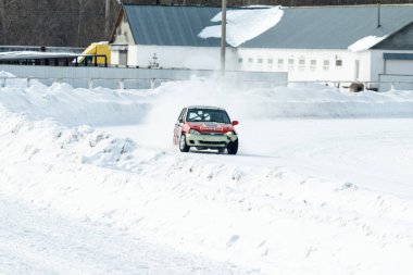 Petropavlovsk, Kazakistan - 6 Mart 2016: Fincan Urallar, Sibirya ve Kazakistan kış parça yarış. Yarış pisti Bishkul Kuzey Kazakistan 2016.