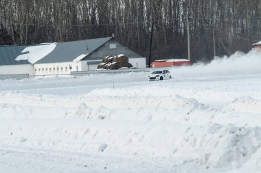 Petropavlovsk, Kazakistan - 6 Mart 2016: Fincan Urallar, Sibirya ve Kazakistan kış parça yarış. Yarış pisti Bishkul Kuzey Kazakistan 2016.