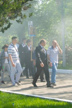 Shymkent, Kazakistan 9 Mayıs 2017: Ölümsüz alayı. Halk festivaller insan. Büyük Vatanseverlik Savaşı 1941-1945, Kızıl Ordu ve Sovyet halkının Zafer Bayramı.