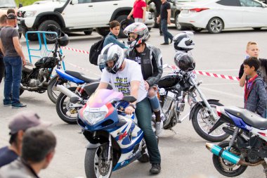 Shymkent, Kazakistan - 15 Şubat 2017: Motosiklet motorcu sezon açılış 15 Mart 2017 yılında Çimkent