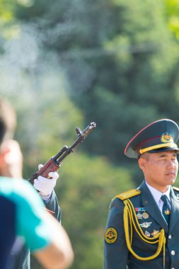Shymkent, Kazakistan 9 Mayıs 2017: Ölümsüz alayı. Halk festivaller insan. Büyük Vatanseverlik Savaşı 1941-1945, Kızıl Ordu ve Sovyet halkının Zafer Bayramı.