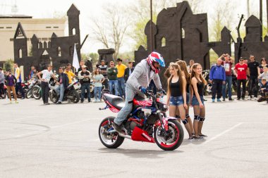 Shymkent, Kazakistan - 15 Şubat 2017: Motosiklet motorcu sezon açılış 15 Mart 2017 yılında Çimkent