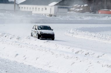 Petropavlovsk, Kazakistan - 6 Mart 2016: Fincan Urallar, Sibirya ve Kazakistan kış parça yarış. Yarış pisti Bishkul Kuzey Kazakistan 2016.