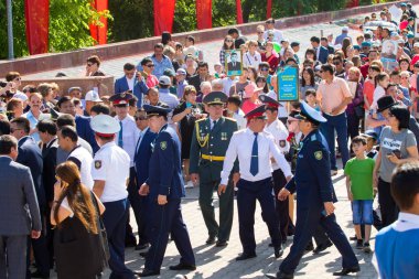 Shymkent, Kazakistan 9 Mayıs 2017: Ölümsüz alayı. Halk festivaller insan. Büyük Vatanseverlik Savaşı 1941-1945, Kızıl Ordu ve Sovyet halkının Zafer Bayramı.