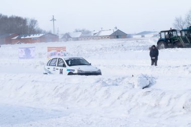 Petropavlovsk, Kazakistan - 6 Mart 2016: Fincan Urallar, Sibirya ve Kazakistan kış parça yarış. Yarış pisti Bishkul Kuzey Kazakistan 2016.