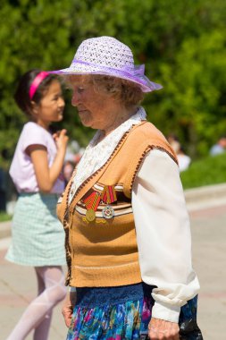 Shymkent, Kazakistan 9 Mayıs 2017: Ölümsüz alayı. Halk festivaller insan. Büyük Vatanseverlik Savaşı 1941-1945, Kızıl Ordu ve Sovyet halkının Zafer Bayramı.