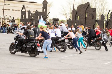 Shymkent, Kazakistan - 15 Şubat 2017: Motosiklet motorcu sezon açılış 15 Mart 2017 yılında Çimkent