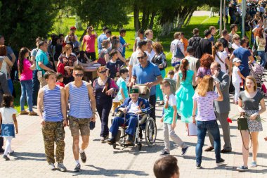 Shymkent, Kazakistan 9 Mayıs 2017: Ölümsüz alayı. Halk festivaller insan. Büyük Vatanseverlik Savaşı 1941-1945, Kızıl Ordu ve Sovyet halkının Zafer Bayramı.