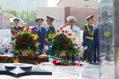 Shymkent, Kazakistan 9 Mayıs 2017: Ölümsüz alayı. Halk festivaller insan. Büyük Vatanseverlik Savaşı 1941-1945, Kızıl Ordu ve Sovyet halkının Zafer Bayramı.
