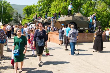 Shymkent, Kazakistan 9 Mayıs 2017: Ölümsüz alayı. Halk festivaller insan. Büyük Vatanseverlik Savaşı 1941-1945, Kızıl Ordu ve Sovyet halkının Zafer Bayramı.