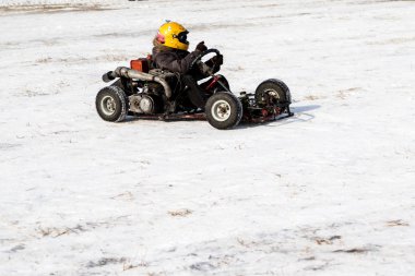 Petropavlovsk, Kazakistan - 6 Mart 2016: Fincan Urallar, Sibirya ve Kazakistan kış parça yarış. Yarış pisti Bishkul Kuzey Kazakistan 2016.