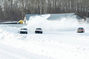 Petropavlovsk, Kazakistan - 6 Mart 2016: Fincan Urallar, Sibirya ve Kazakistan kış parça yarış. Yarış pisti Bishkul Kuzey Kazakistan 2016.