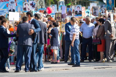 Shymkent, Kazakistan 9 Mayıs 2017: Ölümsüz alayı. Halk festivaller insan. Büyük Vatanseverlik Savaşı 1941-1945, Kızıl Ordu ve Sovyet halkının Zafer Bayramı.