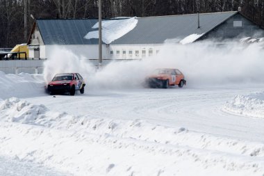 Petropavlovsk, Kazakistan - 6 Mart 2016: Fincan Urallar, Sibirya ve Kazakistan kış parça yarış. Yarış pisti Bishkul Kuzey Kazakistan 2016.