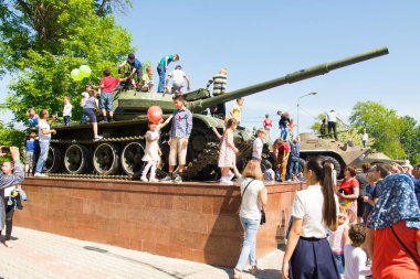 Shymkent, Kazakistan 9 Mayıs 2017: Ölümsüz alayı. Halk festivaller insan. Büyük Vatanseverlik Savaşı 1941-1945, Kızıl Ordu ve Sovyet halkının Zafer Bayramı.