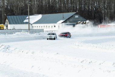 Petropavlovsk, Kazakistan - 6 Mart 2016: Fincan Urallar, Sibirya ve Kazakistan kış parça yarış. Yarış pisti Bishkul Kuzey Kazakistan 2016.