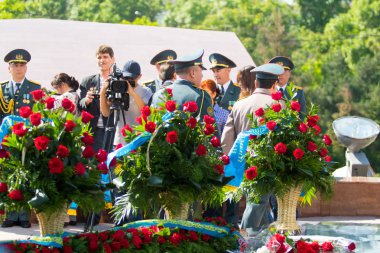 Shymkent, Kazakistan 9 Mayıs 2017: Ölümsüz alayı. Halk festivaller insan. Büyük Vatanseverlik Savaşı 1941-1945, Kızıl Ordu ve Sovyet halkının Zafer Bayramı.