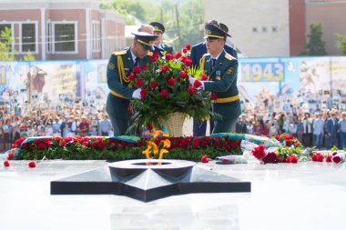 Shymkent, Kazakistan 9 Mayıs 2017: Ölümsüz alayı. Halk festivaller insan. Büyük Vatanseverlik Savaşı 1941-1945, Kızıl Ordu ve Sovyet halkının Zafer Bayramı.