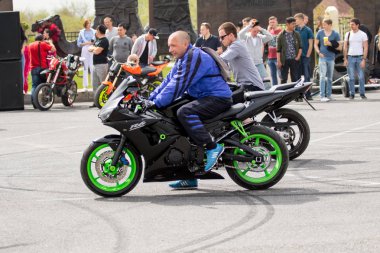 Shymkent, Kazakistan - 15 Şubat 2017: Motosiklet motorcu sezon açılış 15 Mart 2017 yılında Çimkent