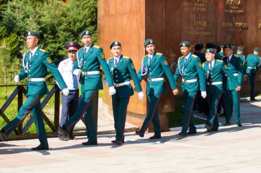 Shymkent, Kazakistan 9 Mayıs 2017: Ölümsüz alayı. Halk festivaller insan. Büyük Vatanseverlik Savaşı 1941-1945, Kızıl Ordu ve Sovyet halkının Zafer Bayramı.