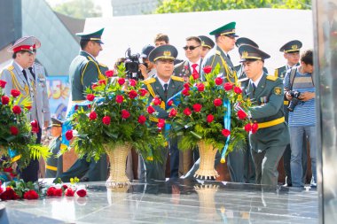 Shymkent, Kazakistan 9 Mayıs 2017: Ölümsüz alayı. Halk festivaller insan. Büyük Vatanseverlik Savaşı 1941-1945, Kızıl Ordu ve Sovyet halkının Zafer Bayramı.