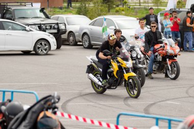 Shymkent, Kazakistan - 15 Şubat 2017: Motosiklet motorcu sezon açılış 15 Mart 2017 yılında Çimkent