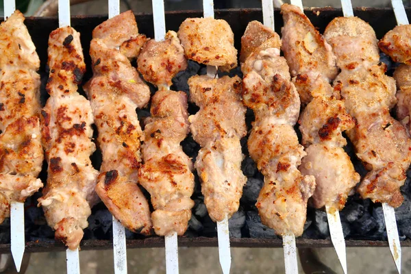 Viande Sur Brochettes Les Brochettes Sont Cuites Charbon Bois — Photo