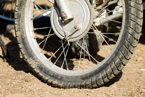 Roda Motocicleta Suja Viajar — Fotografia de Stock