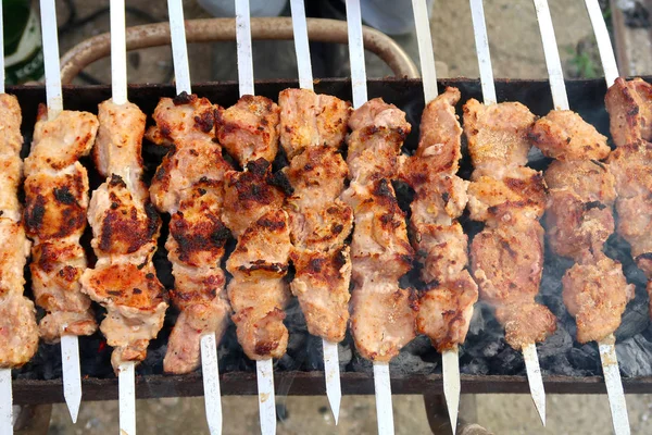 Espetos Carne Espetos São Cozidos Carvão Vegetal — Fotografia de Stock