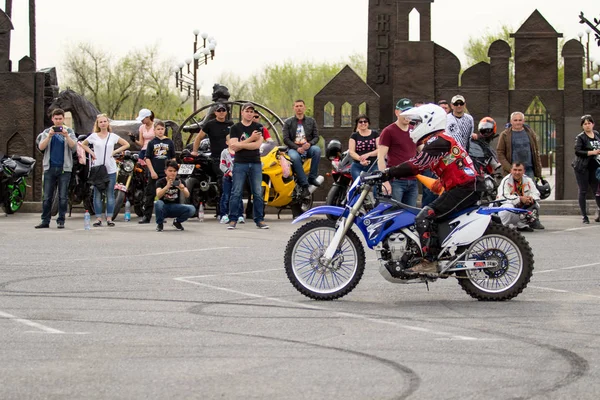 Shymkent, Kazakistan - 15 Şubat 2017: Motosiklet motorcu sezon açılış 15 Mart 2017 yılında Çimkent