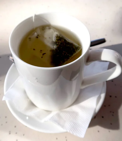 Weißes Glas Mit Tee — Stockfoto